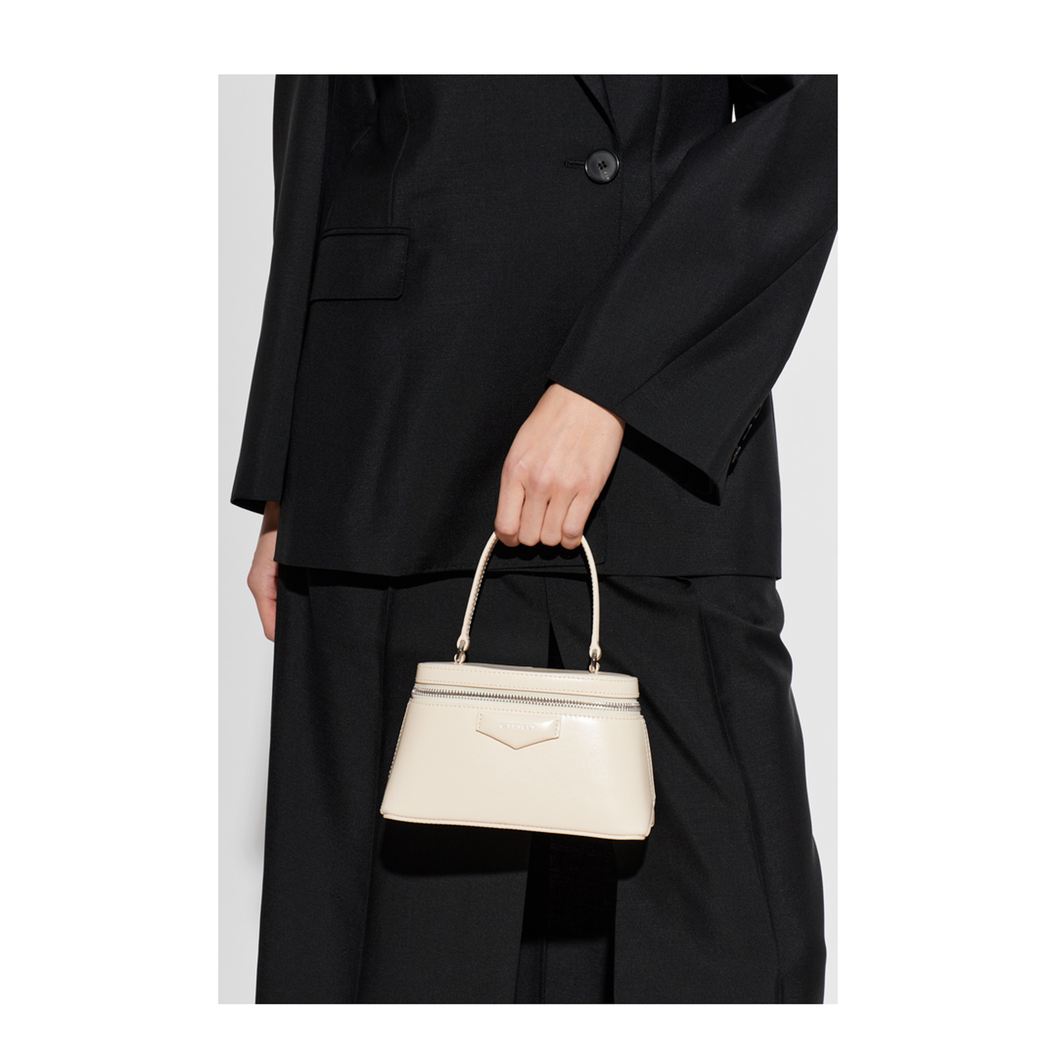 Antigona Box Calfskin Vanity Bag - Cream - Image 2