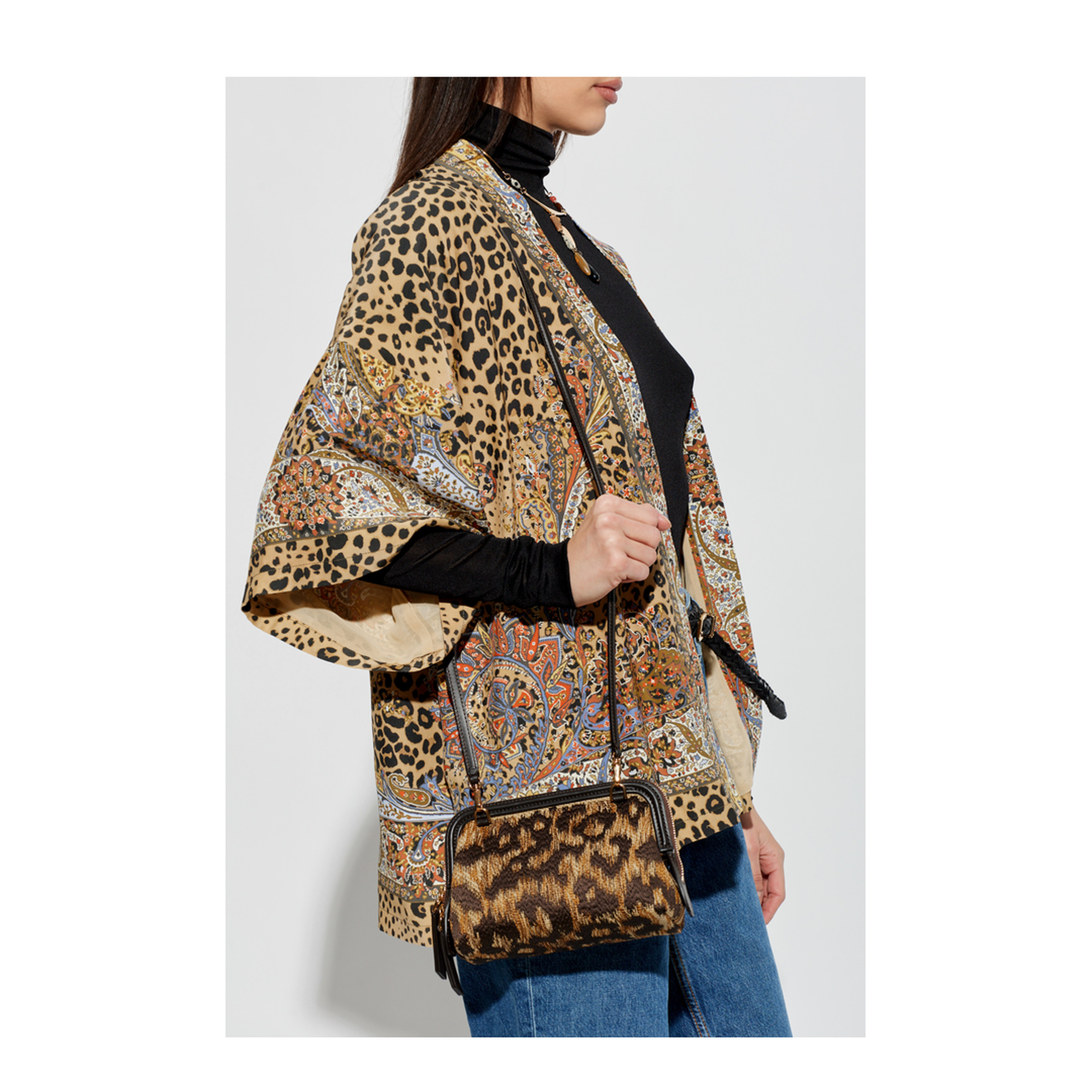 Raffia Doc Pouch with Animal Embroidery - Image 2