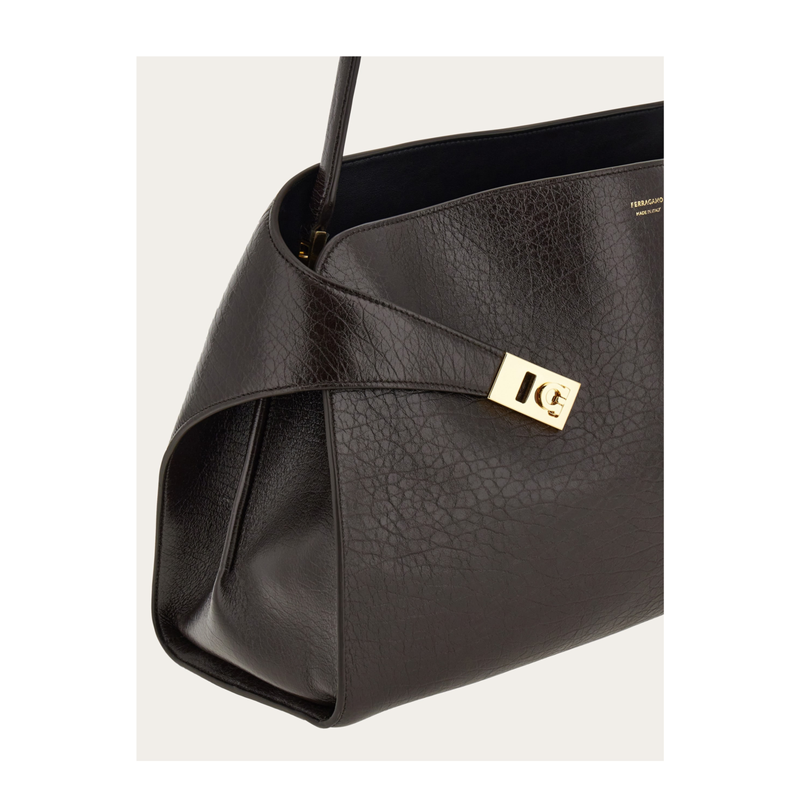 Hug Shoulder Bag Black - Image 4