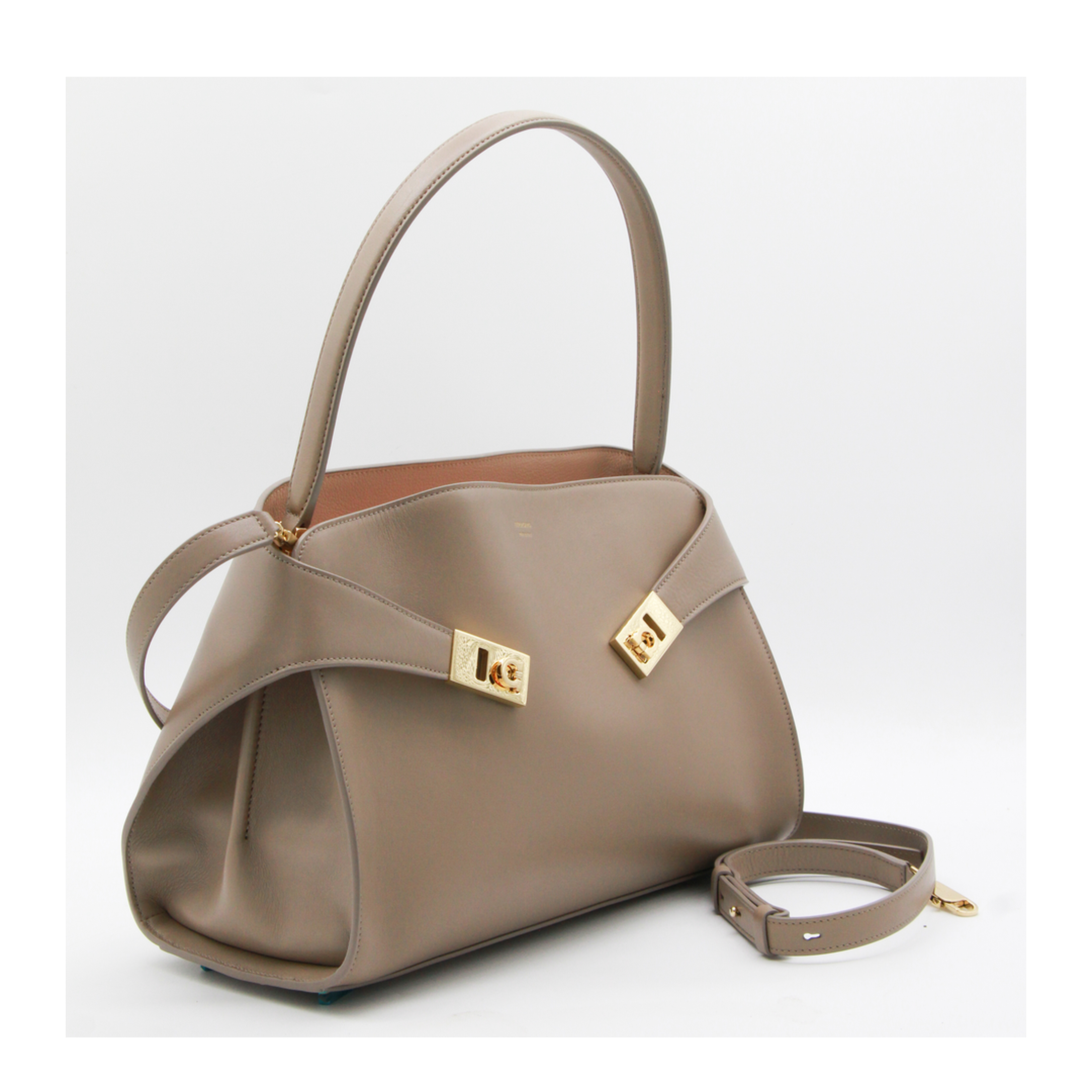 Hug Medium Calfskin Shoulder Bag - Nero - Image 4
