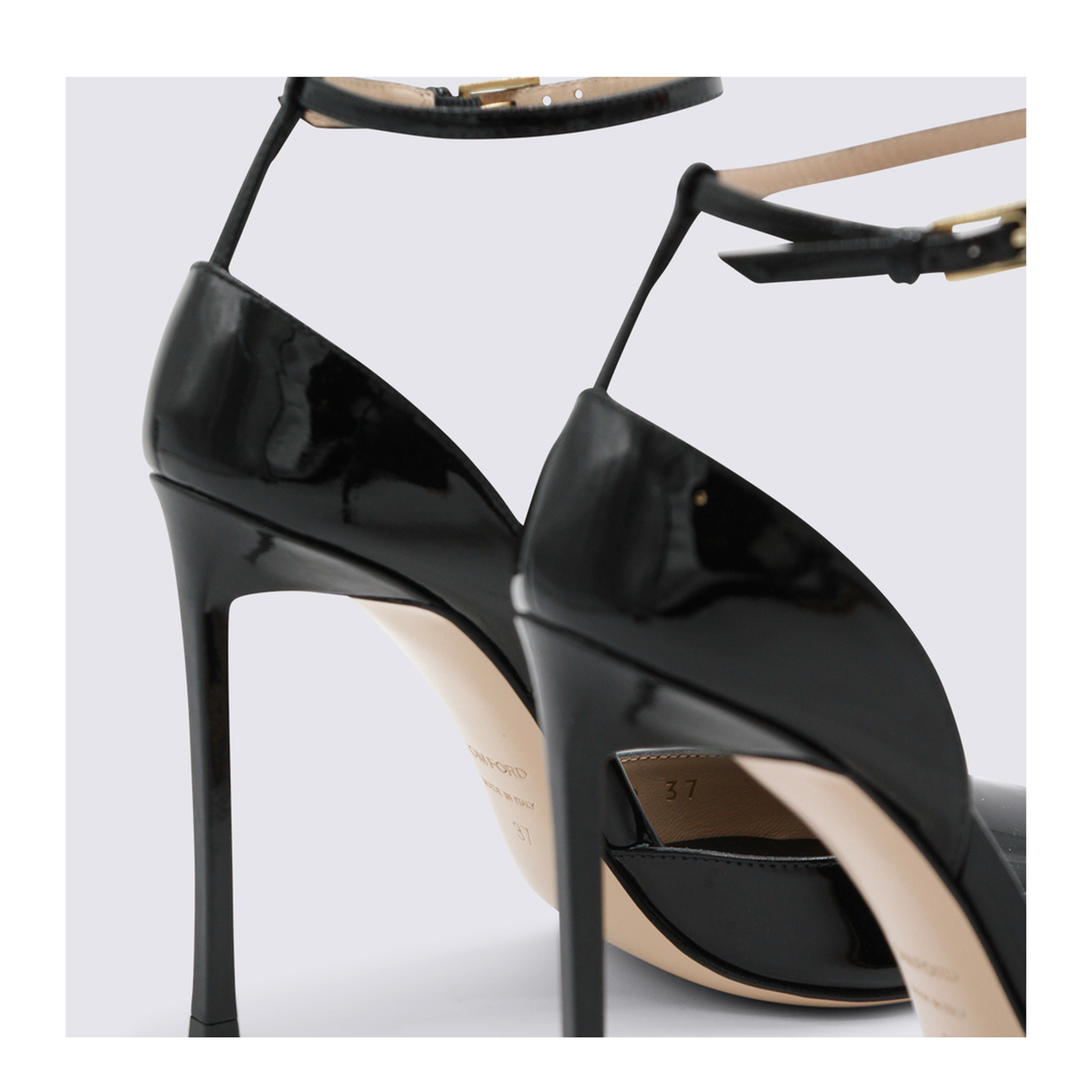 With Heel - Image 9