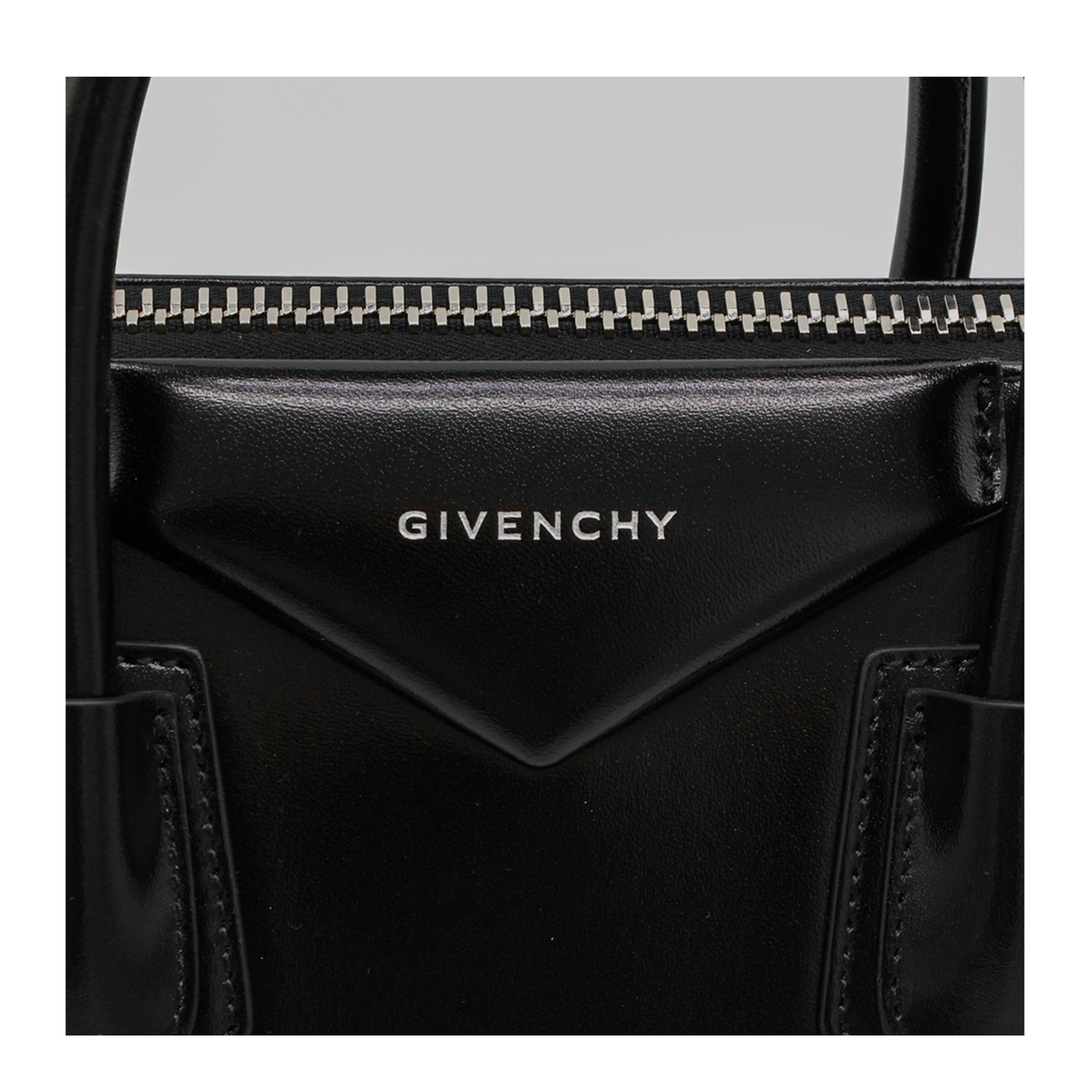 Antigona Small Leather Shoulder Bag - Image 8