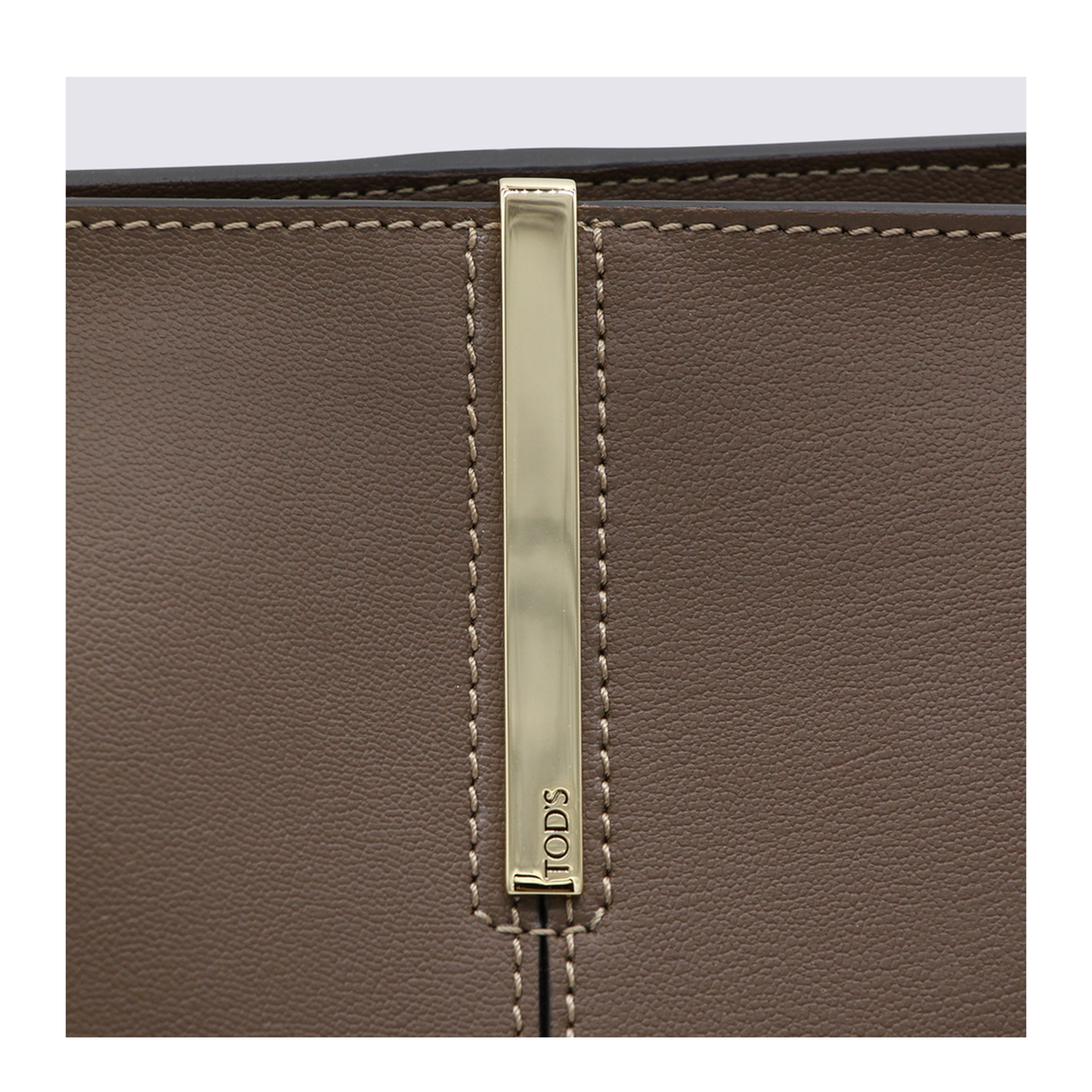 Shopping Bag in Leather Medium-Small - Image 8