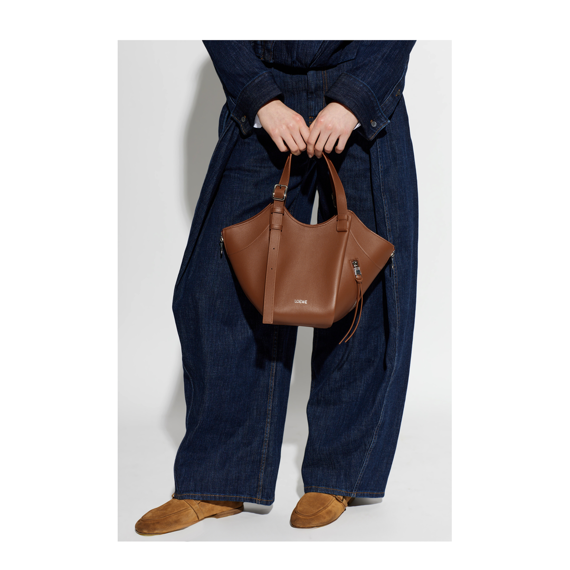 Hammock Flip Medium Shoulder Bag - Image 2