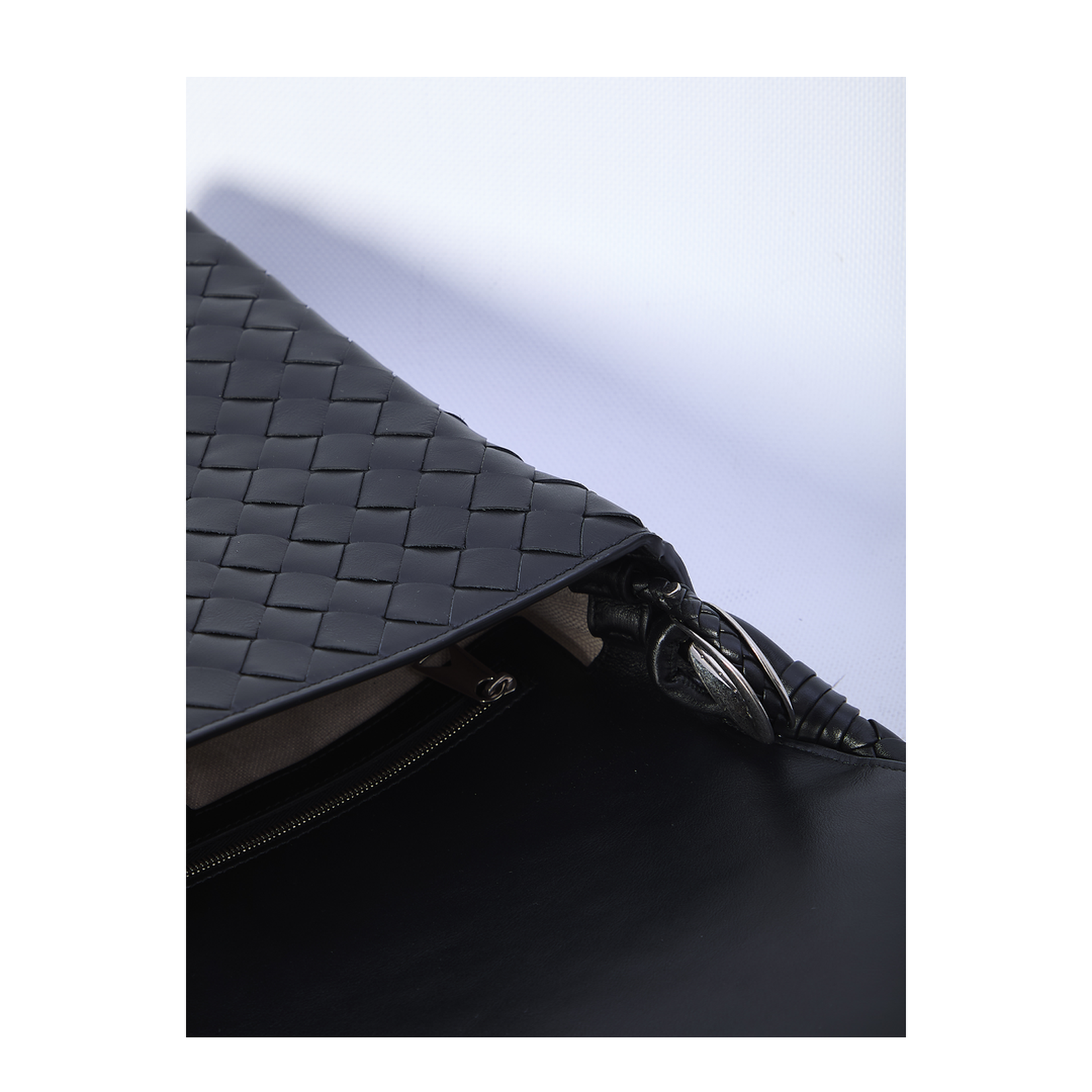 Swing Medium Leather Shoulder Bags - Black - Image 4