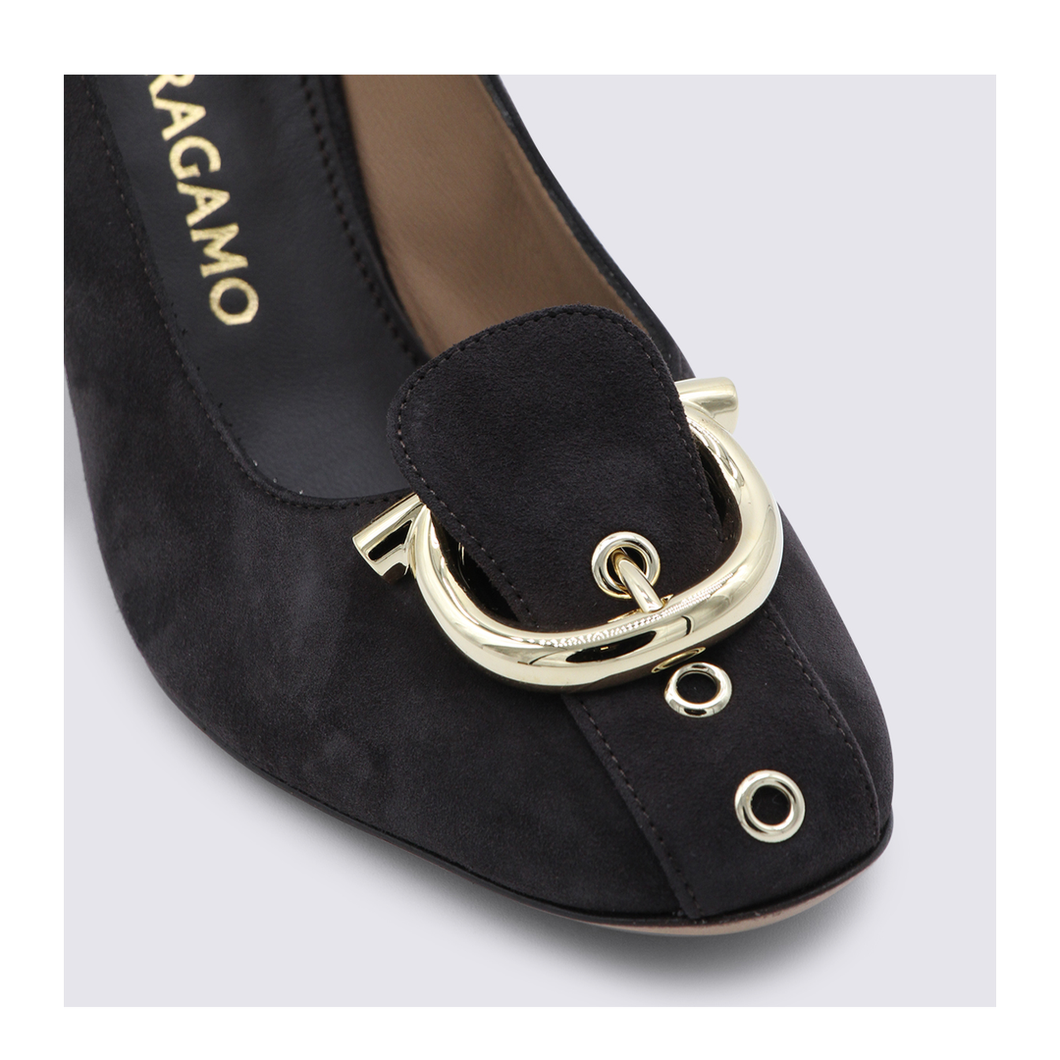 With Heel - Image 7