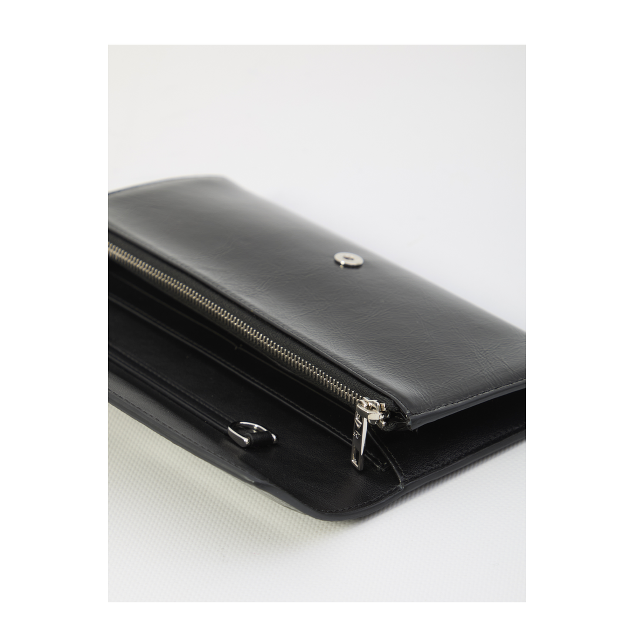 Belle Vivier Wallet Chain - Image 4