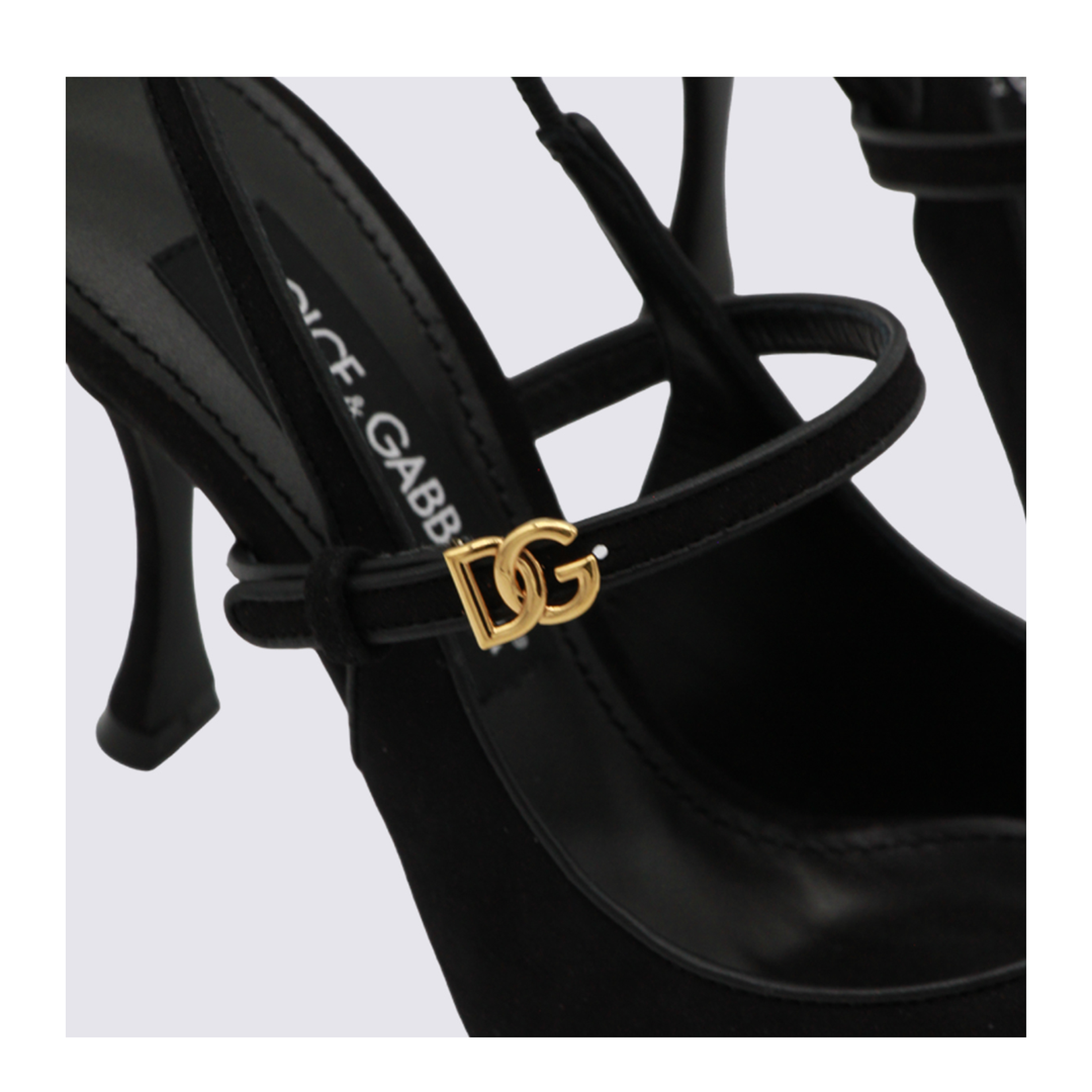 With Heel - Image 7