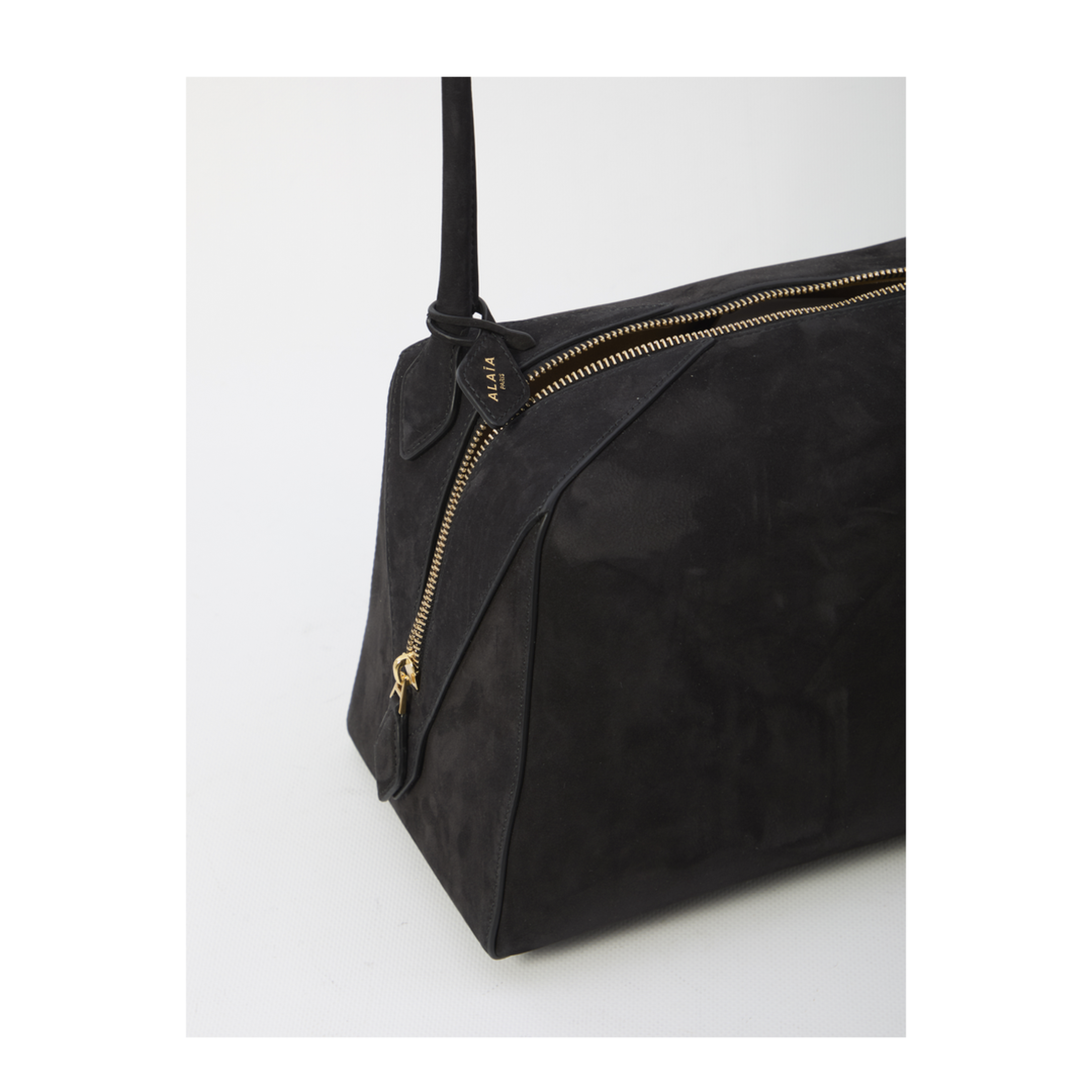 Noir Le Bouledogue Bag in Nubuck - Image 4