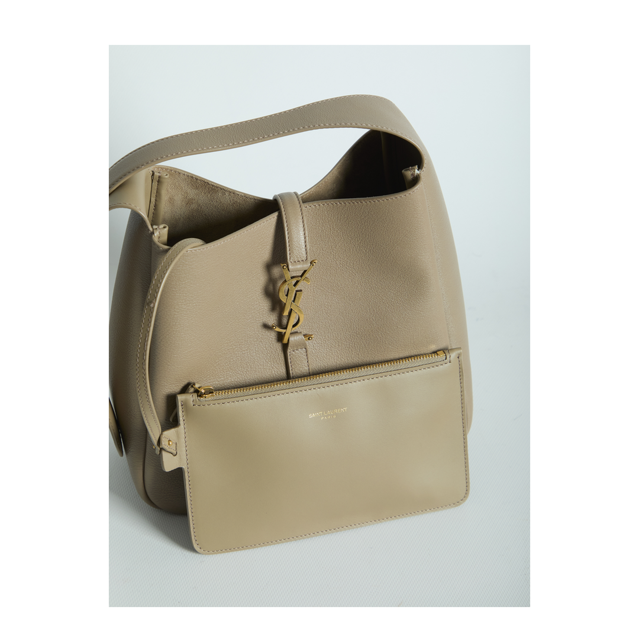 Le 5 À 7 Small Calfskin Shoulder Bag - Light Cumin - Image 4