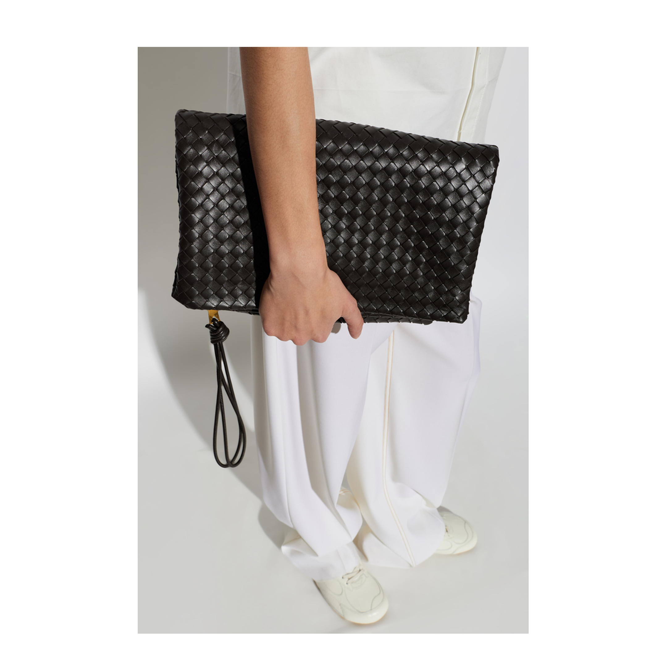 Giornale Lambskin Pouch - Espresso - Image 2