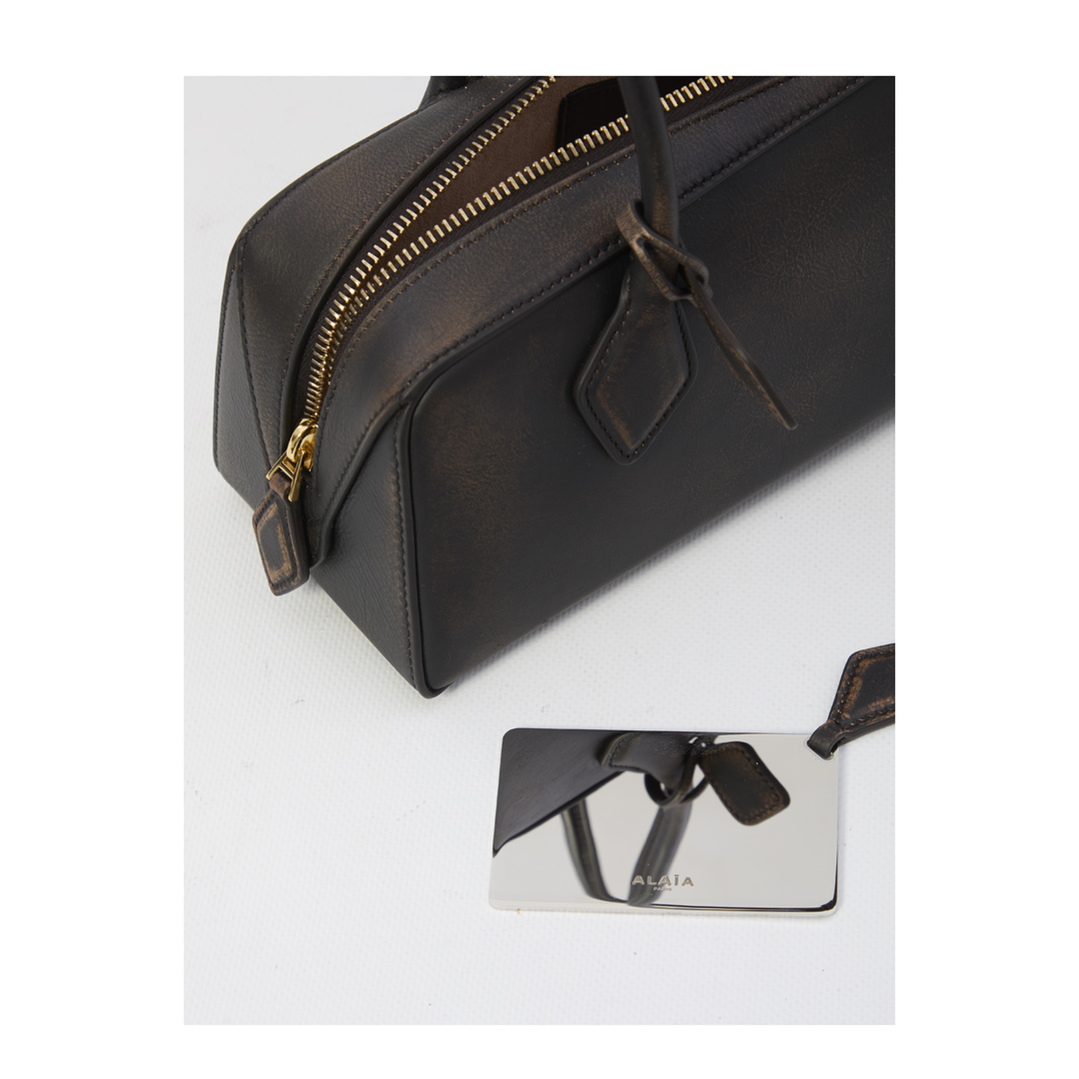 Le Teckel Medium Aged Leather Shoulder Bag - Ebène - Image 4