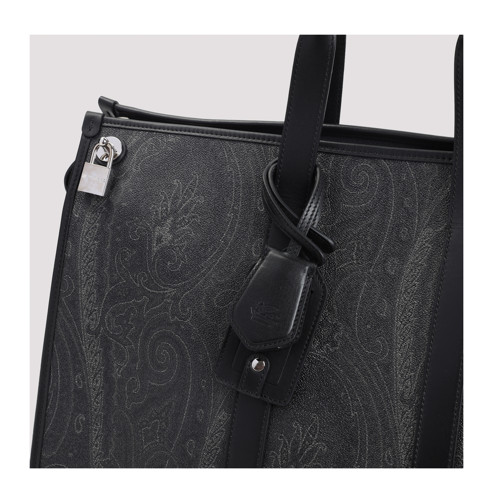 Arnica Travel Bag - Image 5