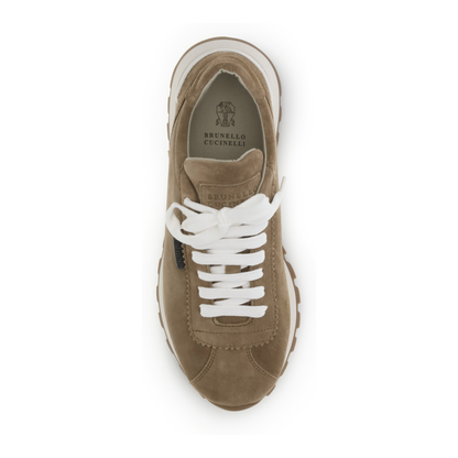 Sneakers with iconic embellishments - Image 4