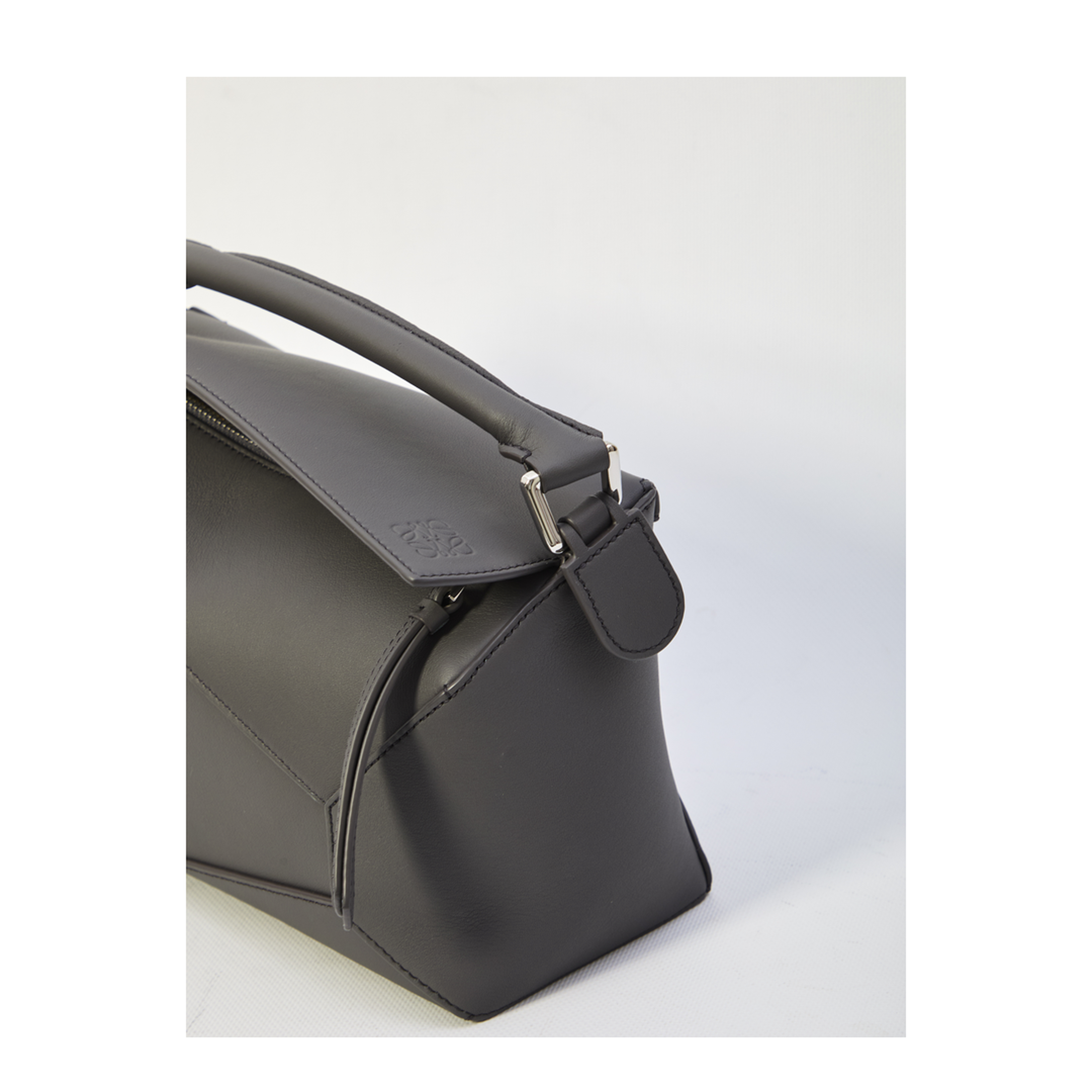 Small Puzzle Edge bag in classic calfskin - Slate/Grey - Image 5