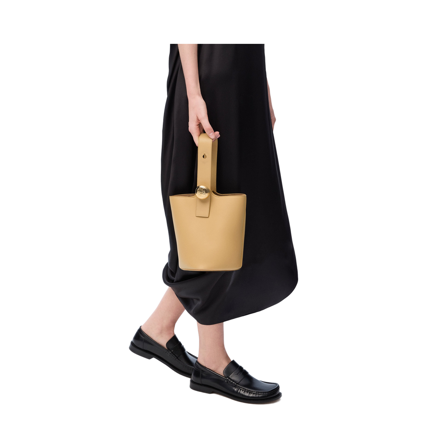 Pebble In Smooth Calfskin Mini Bucket Bag - Image 5