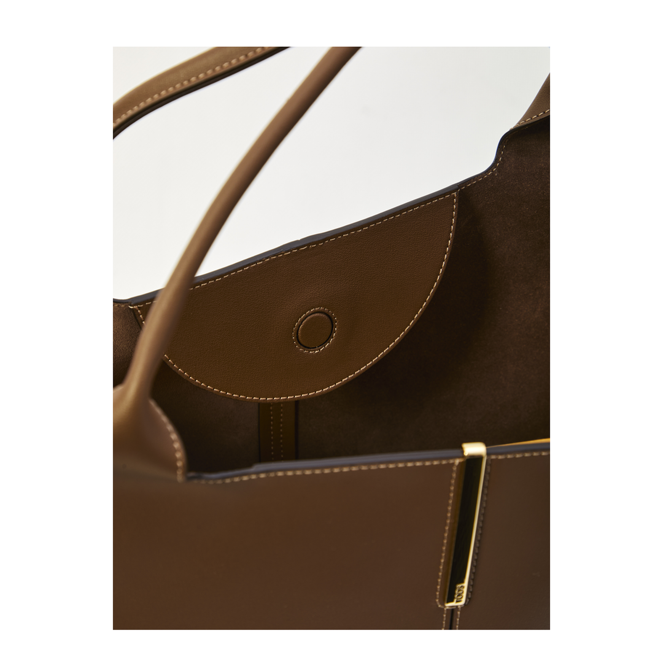 Shopping Bag in Leather Medium-Small - Image 4