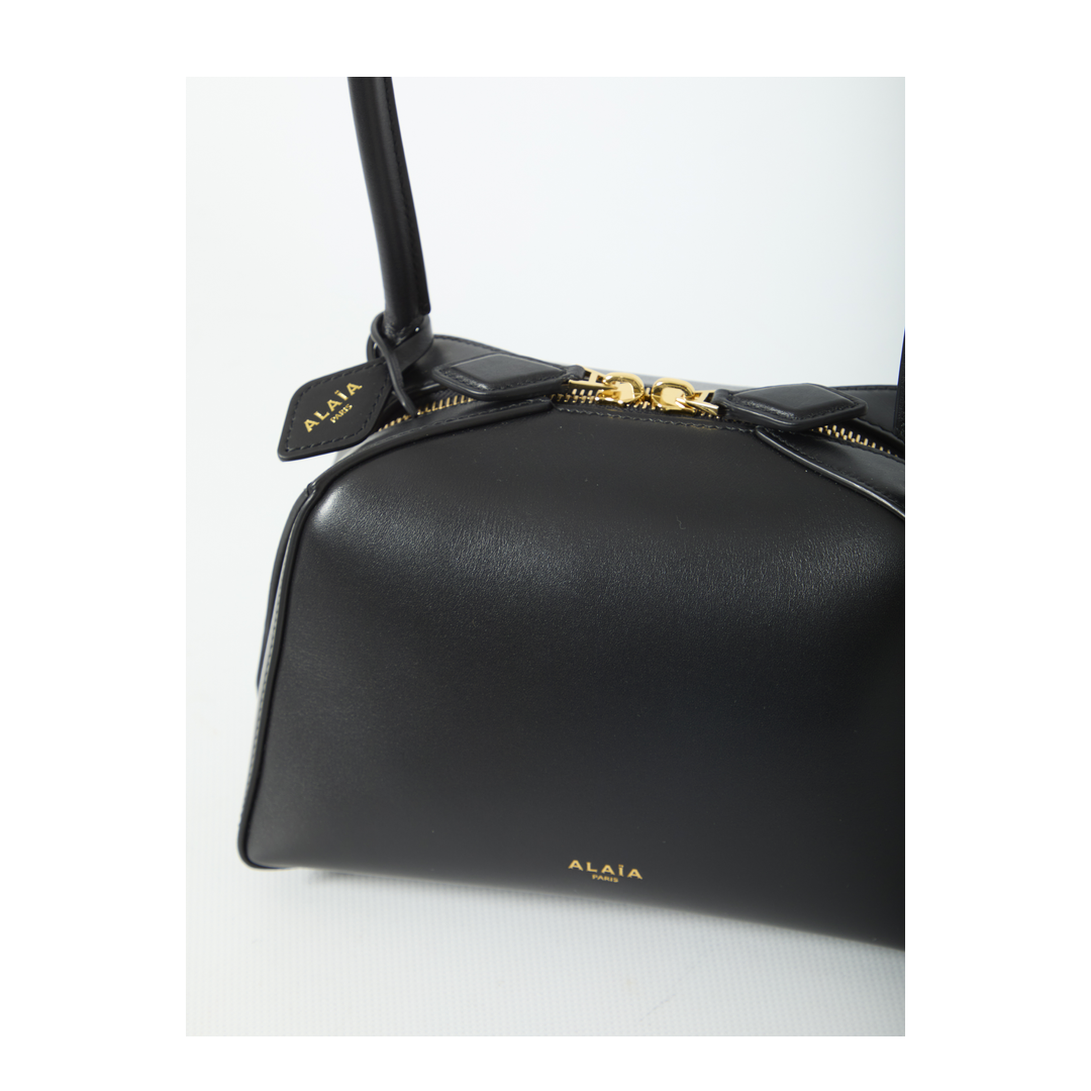 Hip Small Calfskin Bucket Bag - Noir - Image 4