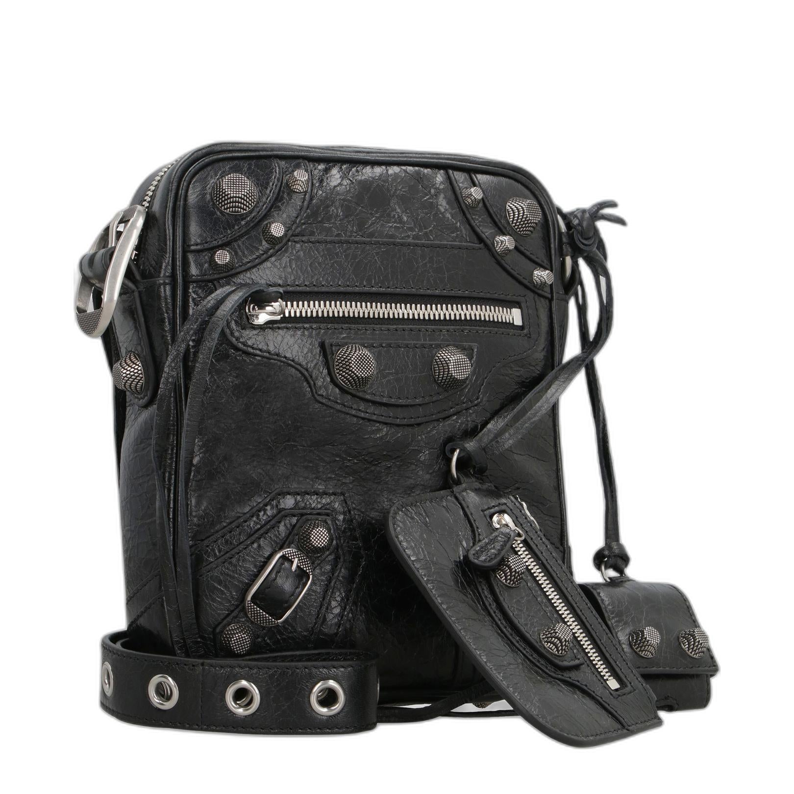 Le Cagole Crossbody Bag in Black - Image 3